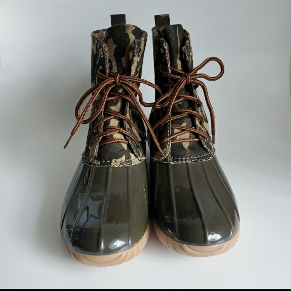 Duck boots